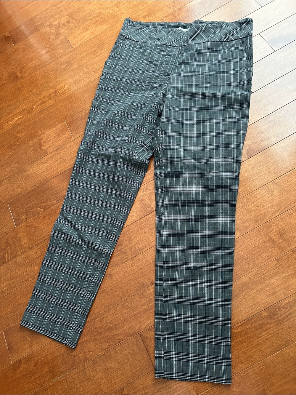 Plaid Straight-Leg Pants in Gray